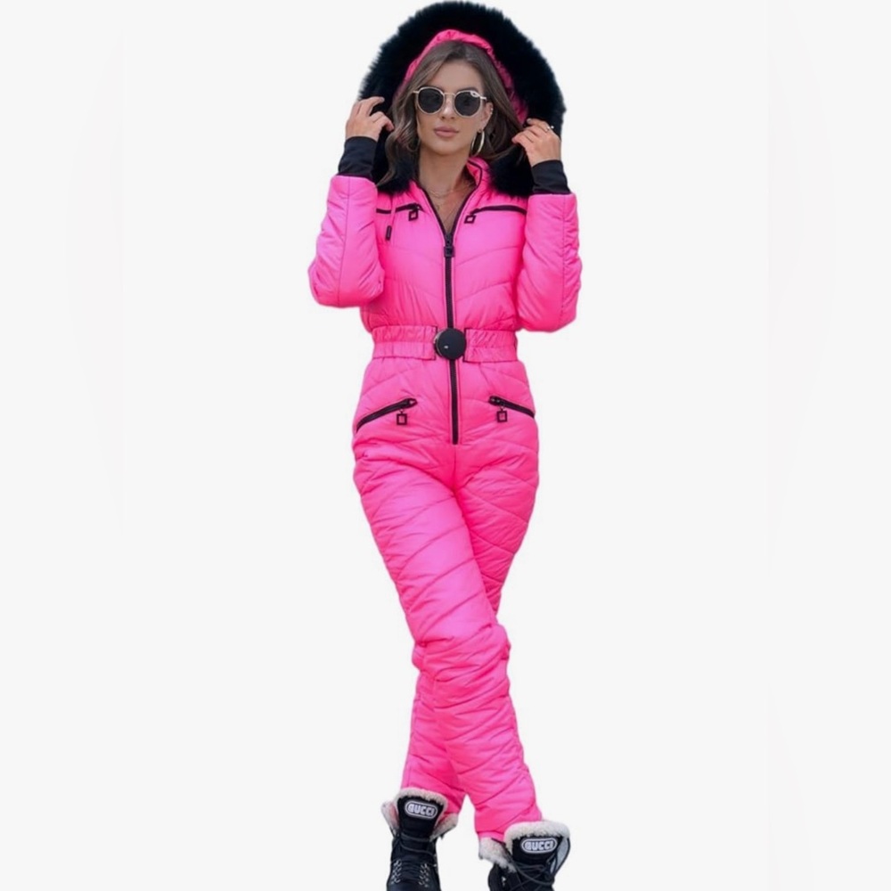 Women’s Ski suite with fur lined hood. Pink. Size Small.